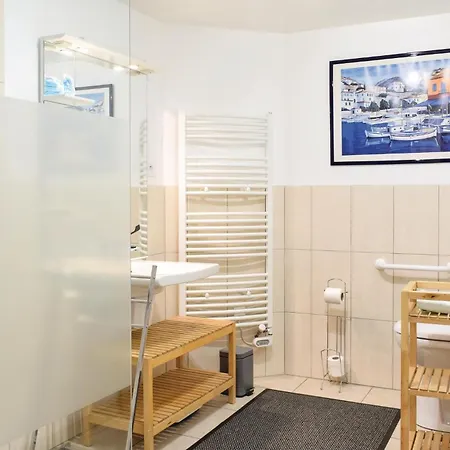 Beautiful In Aurseulles With Kitchen Hébergement de vacances Anctoville