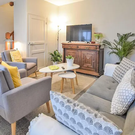 Beautiful In Aurseulles With Kitchen Hébergement de vacances Anctoville